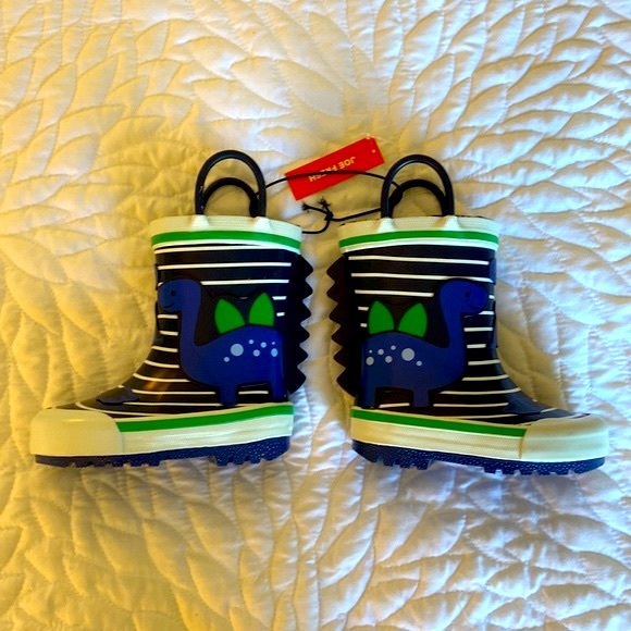 SOLD - NWT Joe Fresh Boys Rain Boot - Size 5 baby - Picture 3 of 5